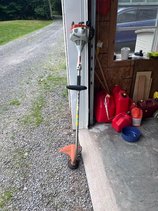 Stihl FS 38 weed wacker in Lawnmowers & Leaf Blowers in Annapolis Valley - Image 2