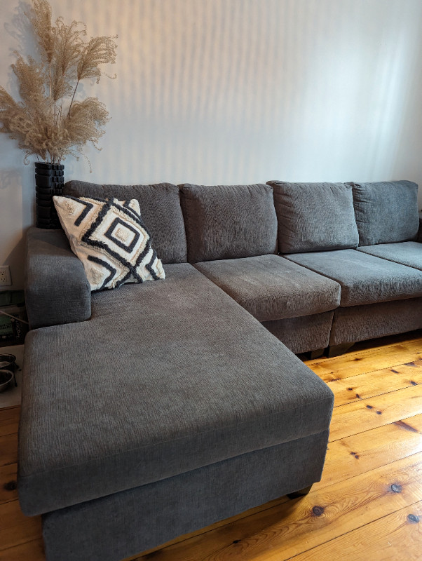 Sofa sectionnel et causeuse 2 morceaux - Sofa gris dans Sofas et futons  à Saint-Jean-sur-Richelieu