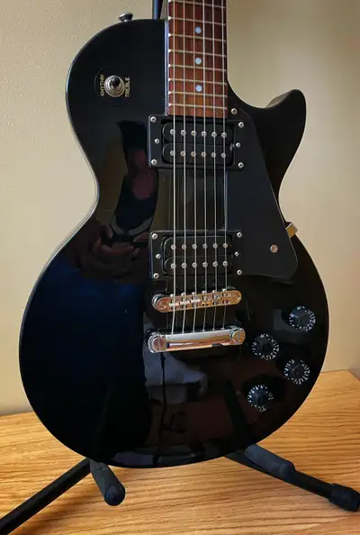 Epiphone Les Paul + Hard Case 300$, View more