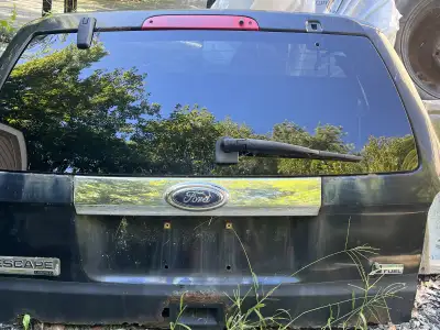 Selling a used rear hatch from a 2010 Ford Escape, ideal for parts. Has a new windshield wiper pump,...
