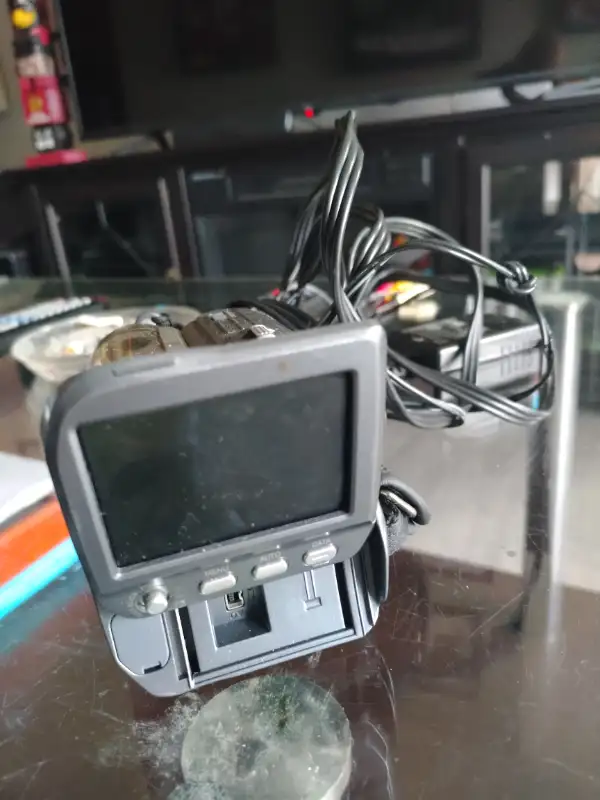 Vintage JVC Video camera in Cameras & Camcorders in Sault Ste. Marie - Image 3