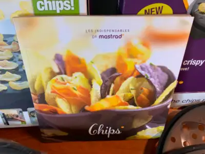 Faites de délicieux chips au micro-ondes en 3 minutes . Livre de recettes pour le cuit chips inclu....