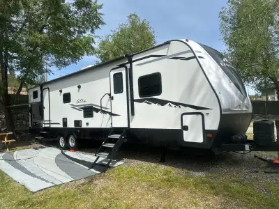 2020 38FT Forest River East to West Alta 3150KBH • KING bed in master • Double slides • Sleeps 8–10...