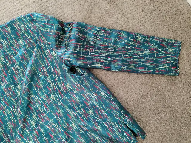 Women Chinese Green Top Blazer / Dress Suit Jacket - Size: Small in Women's - Tops & Outerwear in Calgary - Image 10