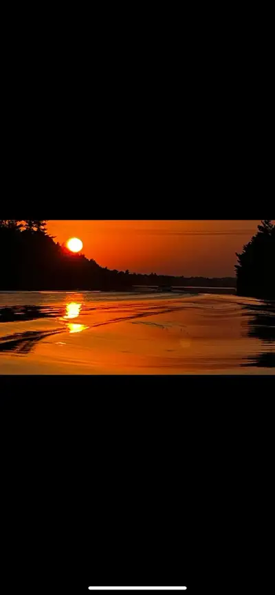 Offering 11 acres with 240 ft of waterfront property on the north channel of the French River. Hydro...