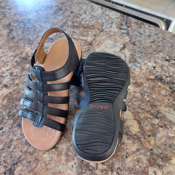 Woman's Leather Sandals in Women's - Shoes in Barrie - Image 2