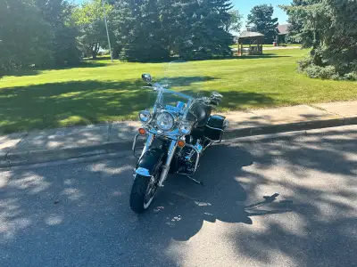 The ultimate ride. Tons of chrome. Like new. Mint condition. Cruise control. 103 motor. Best offer....