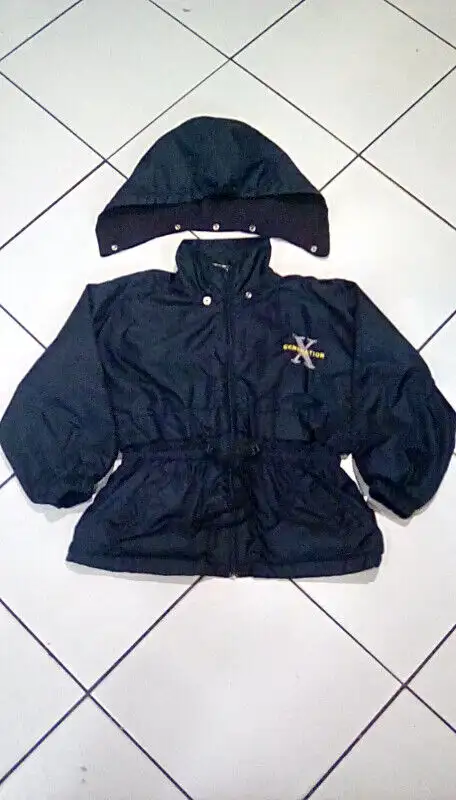 Manteau coupe-vent garçon 7 ans Boys jacket size 7 in Kids & Youth in Laval / North Shore - Image 4