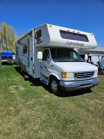 2005 well looked after 31' Coachman Leprechun Motorhome, sleep 6 to 8 people, 1 slide out, More pict...