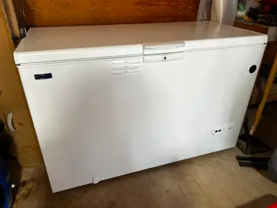 Bought in the fall of 2024 new from Groves. Can be used as a fridge or freezer. 16 cubic feet, on wh...