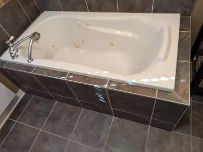 Maax Bathtub Jacuzzi with massage System and sink. 60''L x 32''W, View more