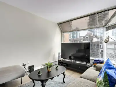 Fully renovated 551 sqft 1 bedroom suite available for rent Downtown 2400 $ Fully renovated unfurnis...