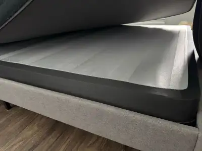 Box spring Queen size Sleep Country like new, View more