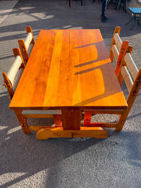 Ensemble table à dîner en bois  / Wooden dining table set