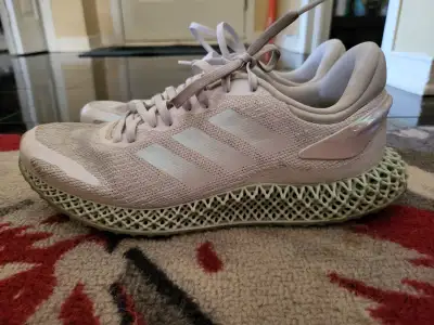 Adidas 4D Looks like brand new Men’s 9 Cash only