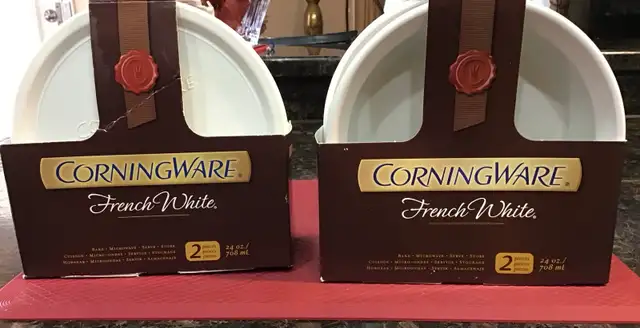 Brand New- corningware Set of 2 Round Dishes With Lids