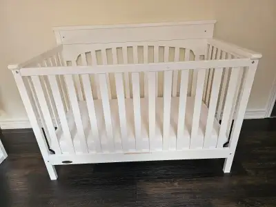 Graco Lauren 5-in-1 convertible crib, View more