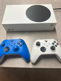 XBOX SERIES S- BEST PRICE $200 INCLUDED 2 CONTROLLERS