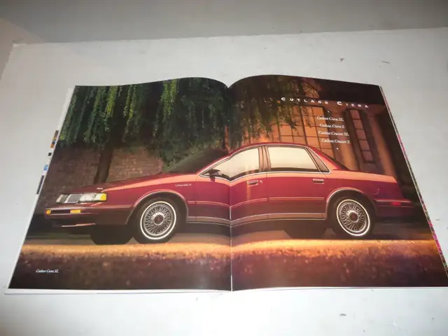 1993 OLDSMOBILE DEALER SALES BROCHURE. in Arts & Collectibles in Belleville - Image 11