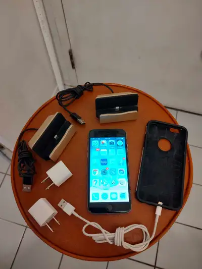 The 32GB IPhone 6 comes with the storage case, plus four chargers and adapters. This iPhone can be r...
