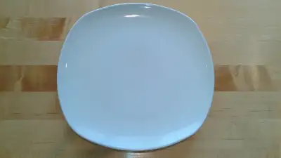 Assiettes à diner/Dinner plates, View more