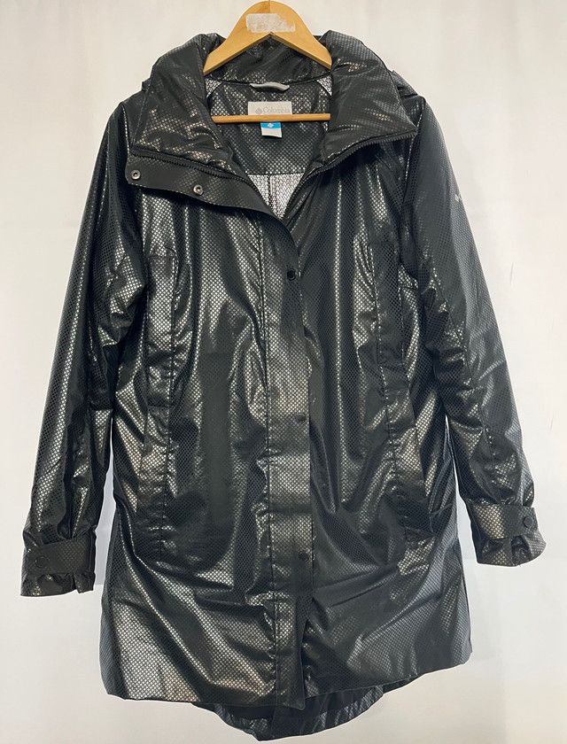 Longer women coat reduced to sell in Women's - Tops & Outerwear in Winnipeg