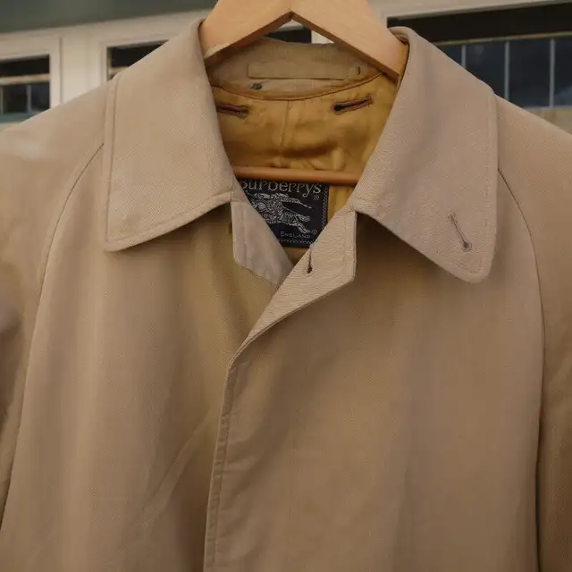 Burberrys Mens Trench Coat Beige Size Small in Men's in City of Toronto - Image 3