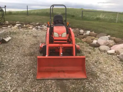 Kubota compact tractor, 2660, hydrostatic , 840 hrs. loader, bucket, 60” belly mower, 60” landpride...