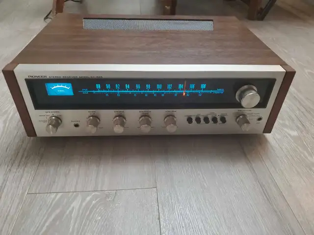 Pioneer SX-525 Stereo Receiver *Read Description* in Stereo Systems & Home Theatre in Mississauga / Peel Region - Image 2