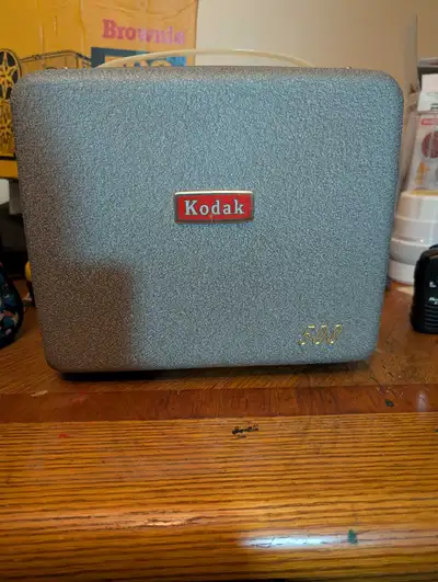 For sale is a vintage Kodak Brownie 500 movie projector, a classic piece of film history! This proje...