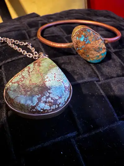 .price reduced due to availability. Only the pendant is available now. I’ve had this 2 pieces of Per...