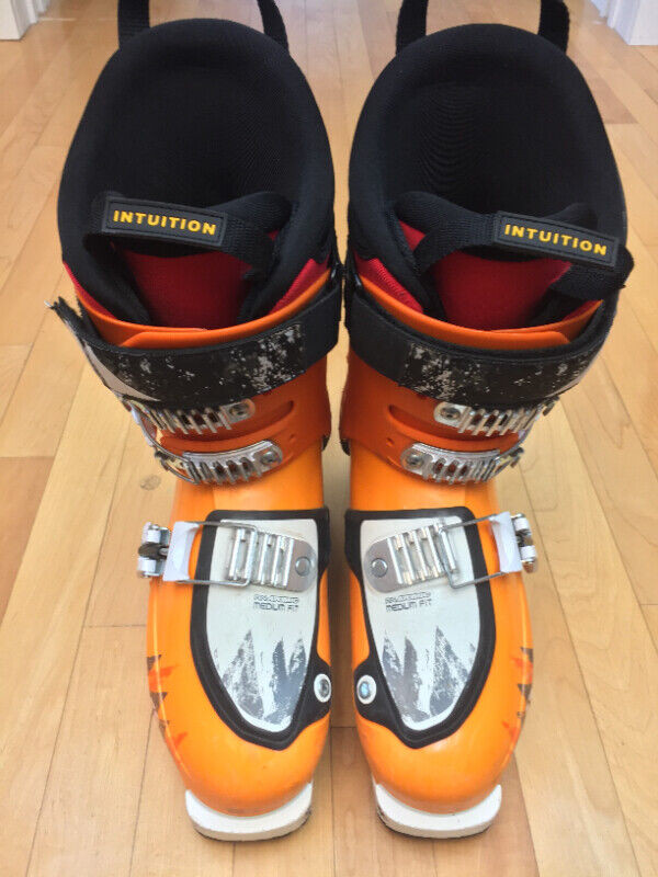 Sz 27.5 Atomic Waymaker Tour 110 w/Intuition Pro Tongue Liners in Ski in Calgary