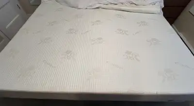 Matelas King à donner, View more