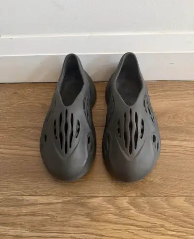 Foam runners size 10, View more