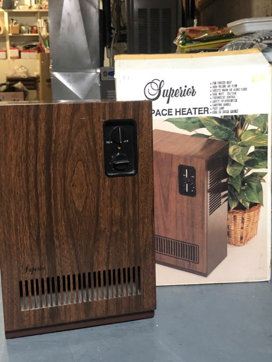 Vintage Superior Space Heater in Wood Grain Cabinet in Heaters, Humidifiers & Dehumidifiers in Markham / York Region - Image 2