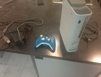 Selling Xbox 360 original model TESTED cleaned with all cables