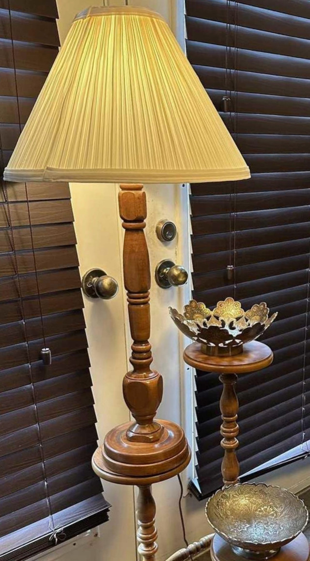 Vintage “ Leviton “lamp Oak wood base ( Made in Canada)  in Indoor Lighting & Fans in Regina