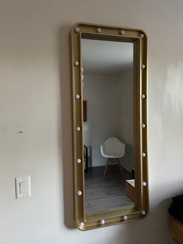 Miroir avec lumières  in Home Décor & Accents in La Ronge