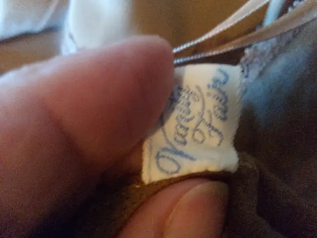 #25 Vintage Vanity Fair Lacey Romantic Light Brown Slip 32 Small in Women's - Other in Oshawa / Durham Region - Image 5