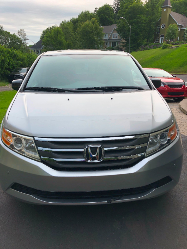 Honda odyssey FULL, 98 oookm, cuir, DVD, attache remorque dans Autres pièces et accessoires  à Lévis