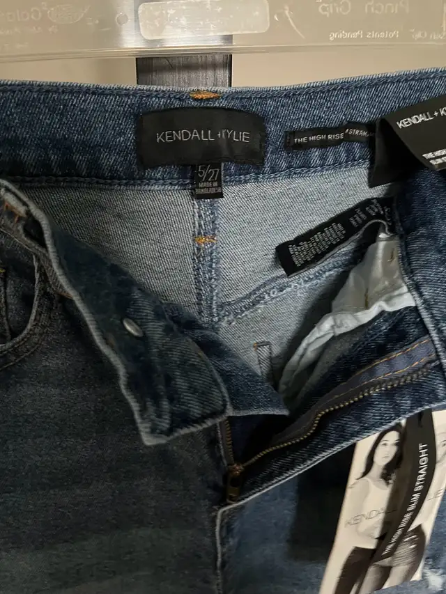 Brand New Kendall+Kylie high rise slim straight jeans in Women's - Bottoms in Barrie - Image 6