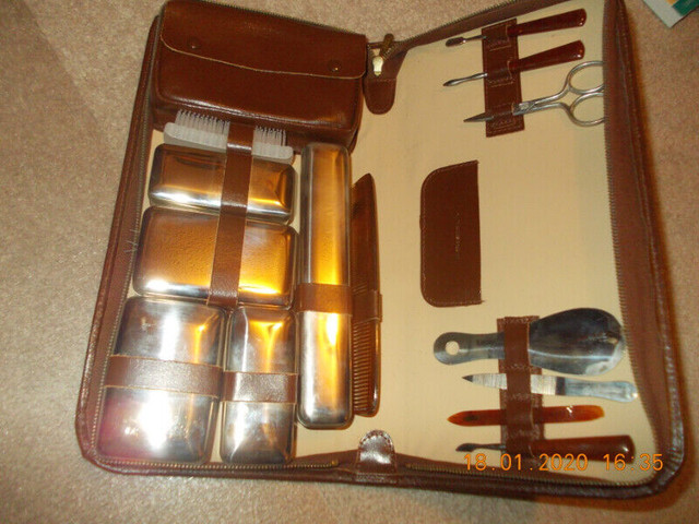 Leather PersonI items Case /Carry Pouch/Elect Converter in Men's in Calgary