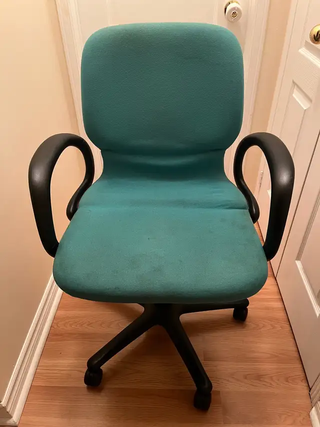 Computer / Office Chair in Chairs & Recliners in Markham / York Region - Image 2