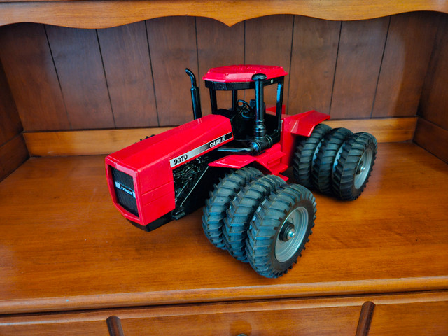 Ertl scale models 1/16 case ih steiger 9370 farm toy tractor in Toys & Games in Regina