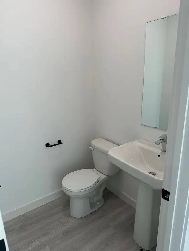 Townhouse Sylvan Lake  in Long Term Rentals in Red Deer - Image 10