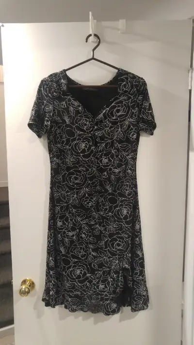 Robe pour dame d'ete/summer dress for woman.  Petite/small, View more