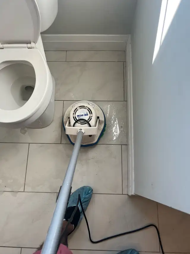 Commercial Restaurants Kitchen Floor Tile and Grout Cleaned $200 in Floors & Walls in Mississauga / Peel Region - Image 4