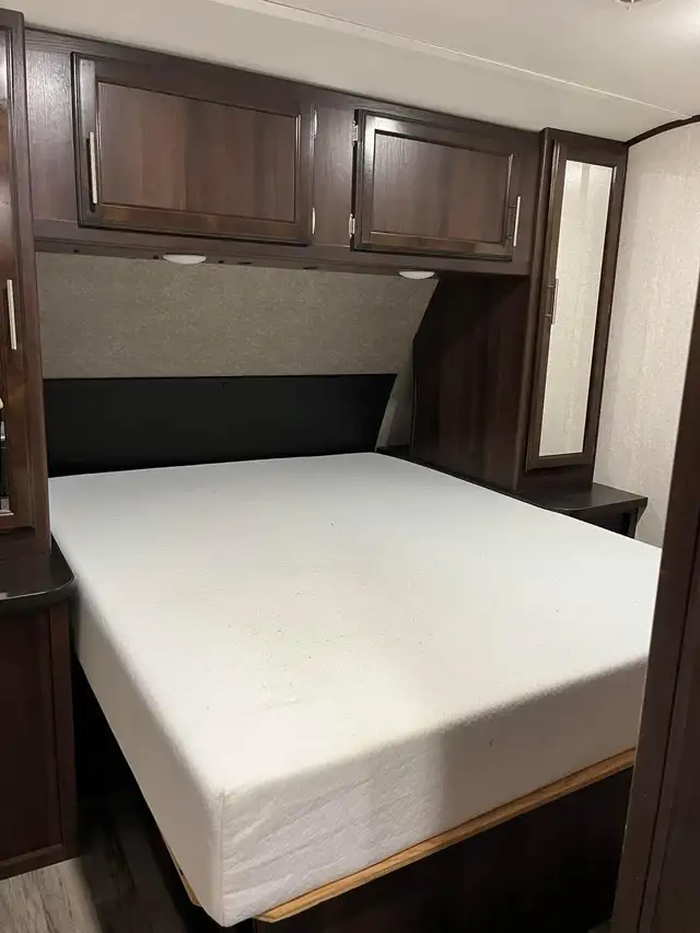 2018 Jayco Whitehawk 31BH in Travel Trailers & Campers in Grand Bend - Image 5