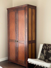 Armoire antique, vintage avec beaucoup de rangement