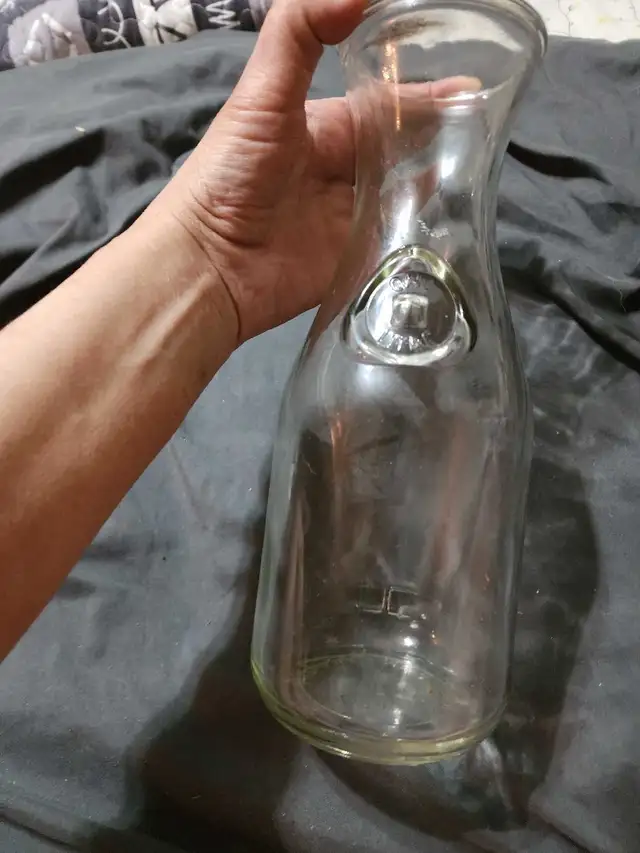 Glass Carafe in Kitchen & Dining Wares in Edmonton - Image 2